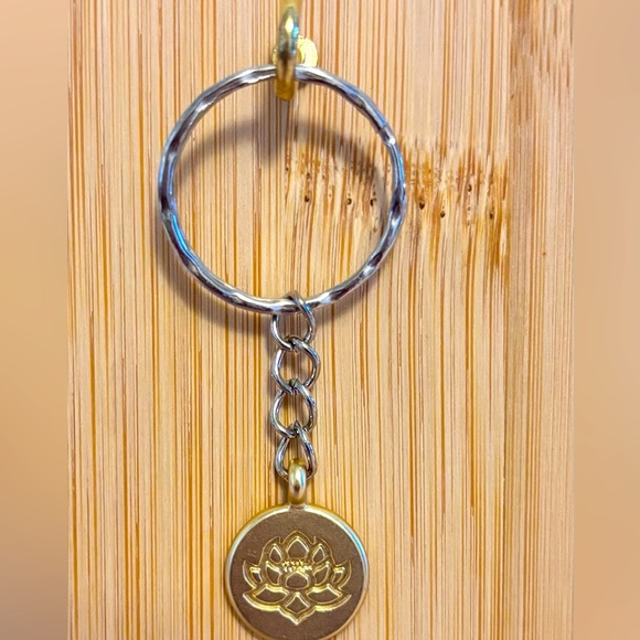 Lotus dainty key chain - Picture 1 of 1